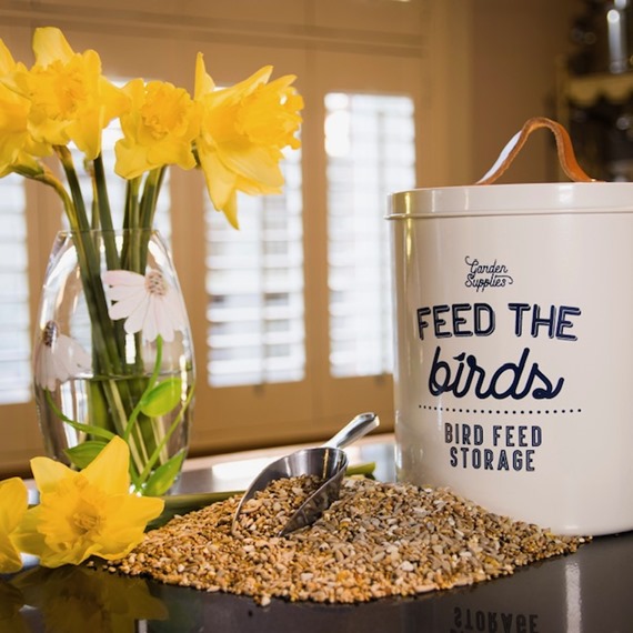 Feed The Birds Bird Food Tin - With Free 2kg New Tidy Garden Crunch™