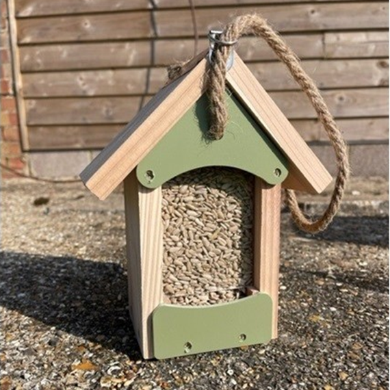 Bird Barn Feeder 